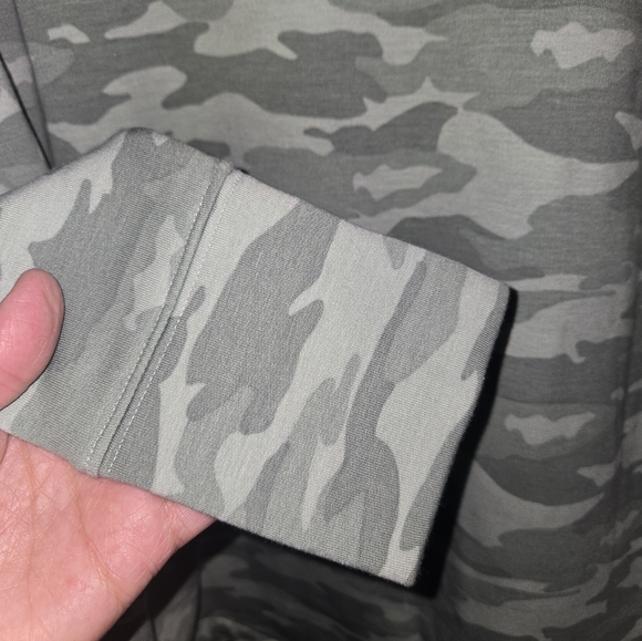 Vineyard Vines Dreamcloth Relaxed Shep Quarter Zip Shirt In Camo Dune Green - Picture 8 of 15